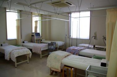 清潔感のある処置室で安心して点滴などを受けて頂けます。